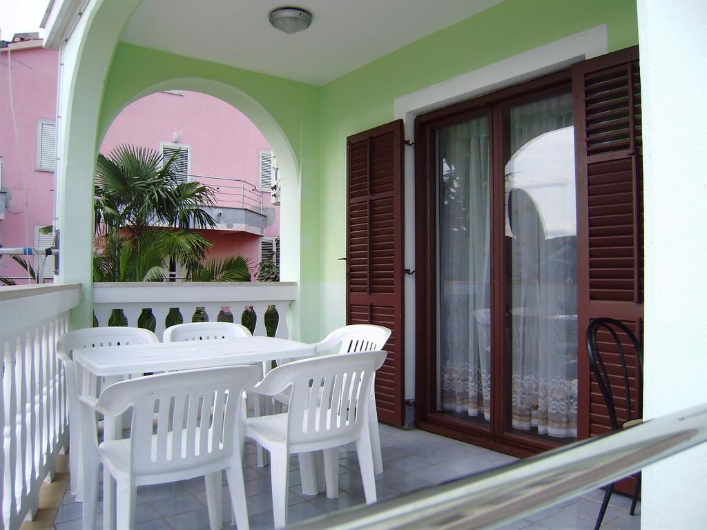 Egidio Gigi Bellich Holiday Apartments Family Houses 라벡 객실 사진