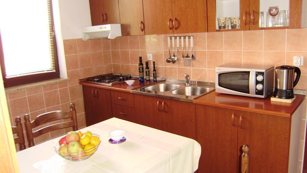 Egidio Gigi Bellich Holiday Apartments Family Houses 라벡 객실 사진