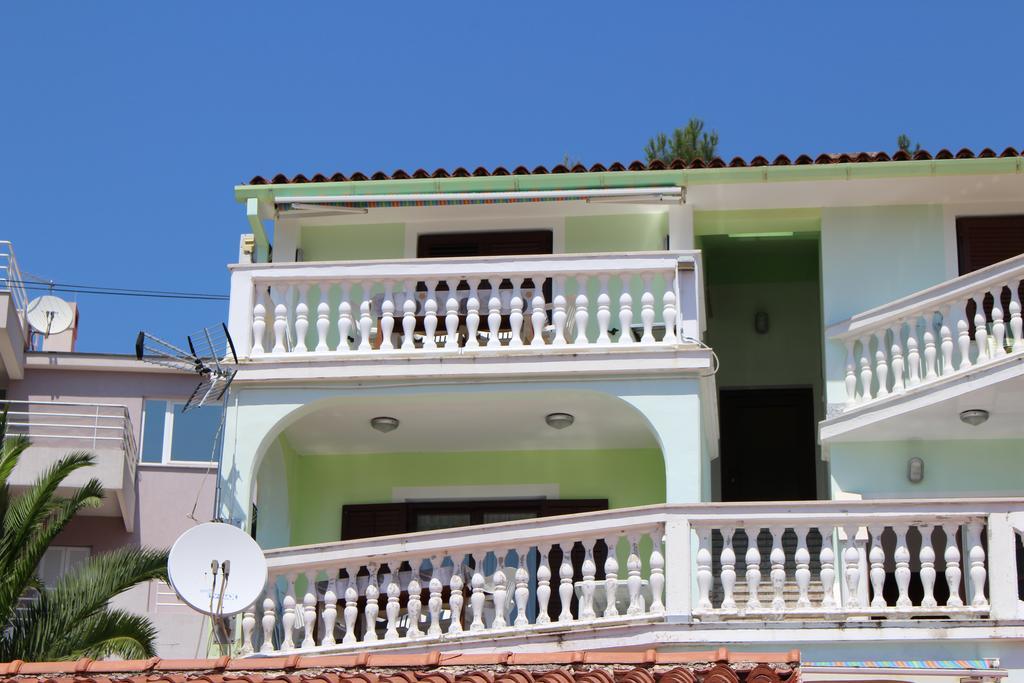 Egidio Gigi Bellich Holiday Apartments Family Houses 라벡 외부 사진