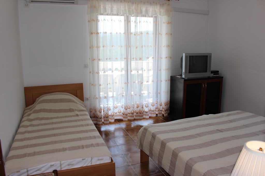 Egidio Gigi Bellich Holiday Apartments Family Houses 라벡 외부 사진