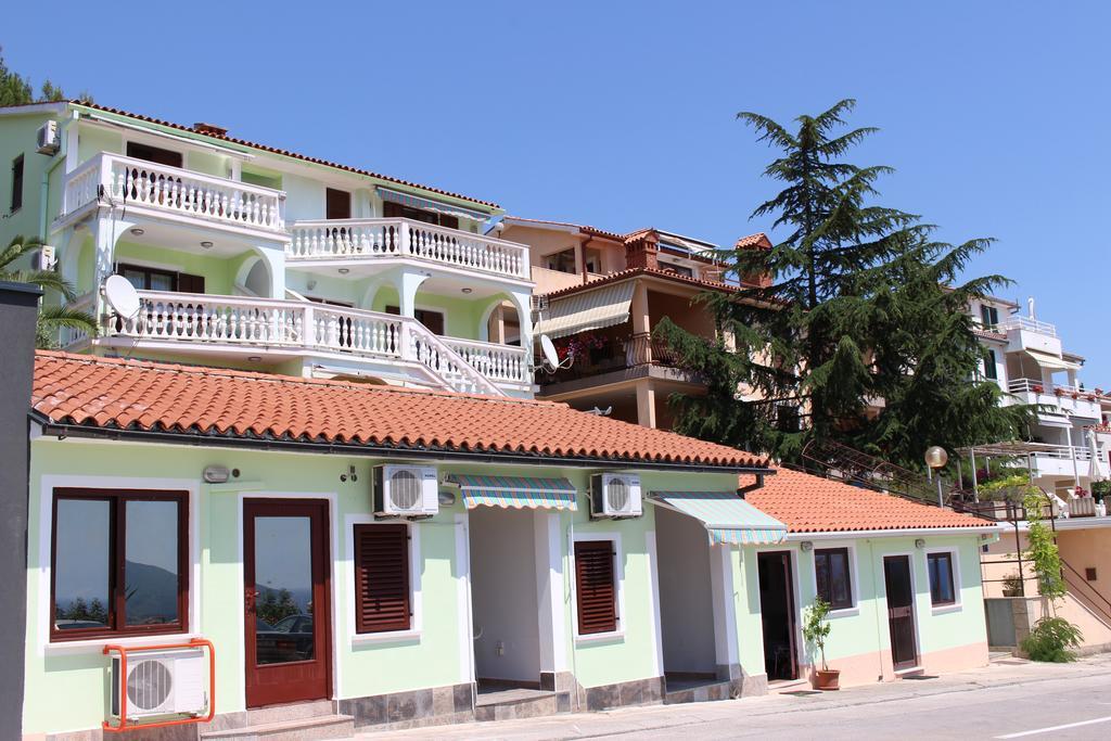 Egidio Gigi Bellich Holiday Apartments Family Houses 라벡 외부 사진