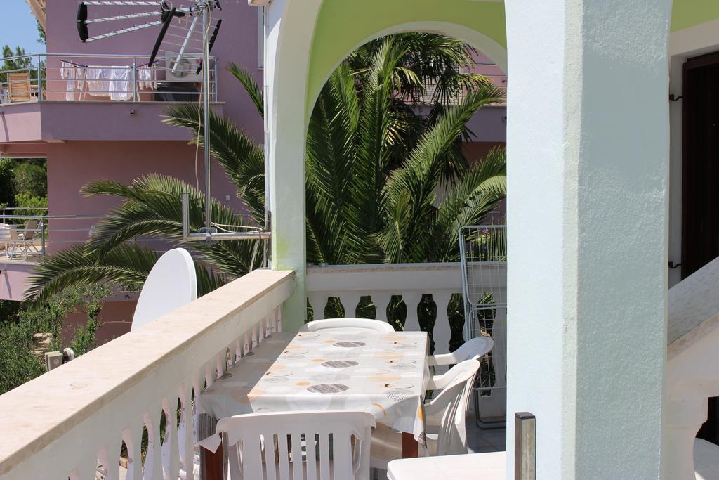 Egidio Gigi Bellich Holiday Apartments Family Houses 라벡 외부 사진