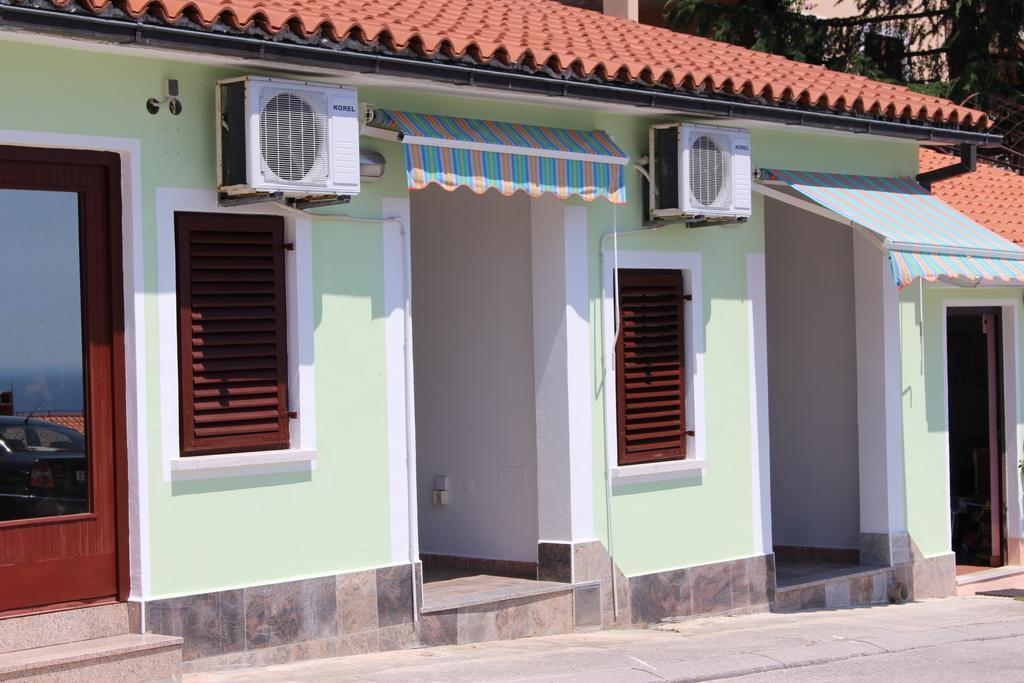 Egidio Gigi Bellich Holiday Apartments Family Houses 라벡 외부 사진