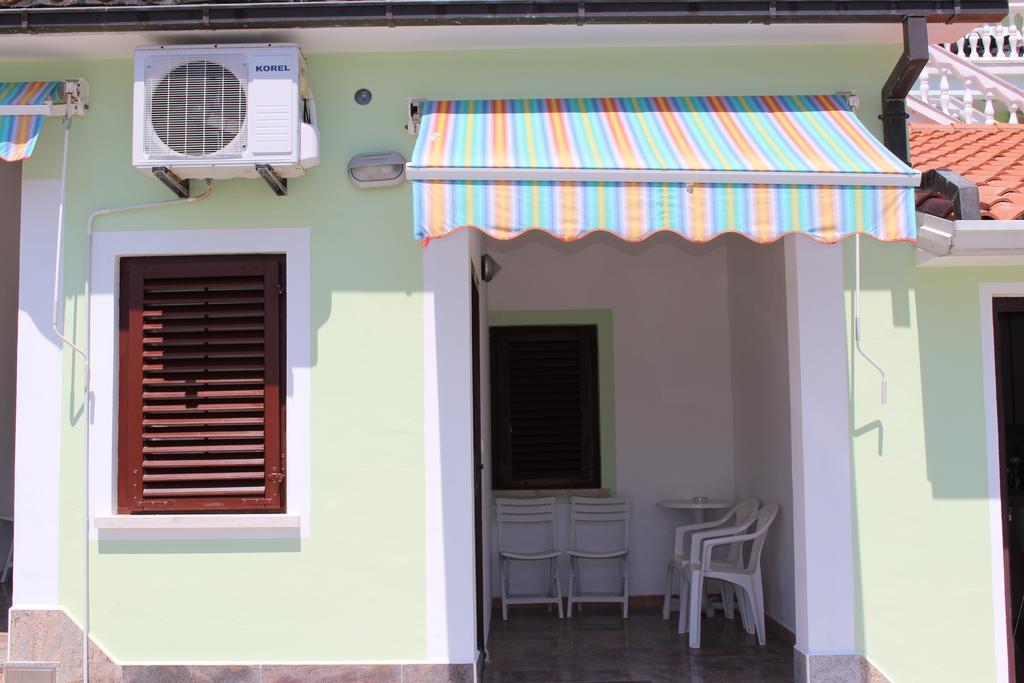 Egidio Gigi Bellich Holiday Apartments Family Houses 라벡 외부 사진