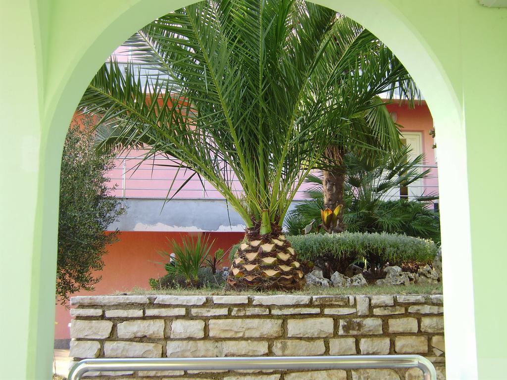 Egidio Gigi Bellich Holiday Apartments Family Houses 라벡 외부 사진